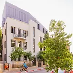 Boutique Patio Apartments Next To Rothschild Blvd